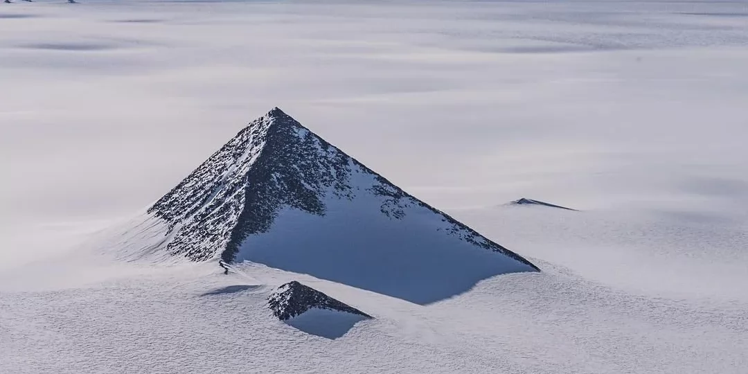 pyramid-found-in-Antarctica
