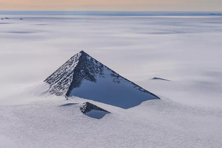 pyramid-found-in-Antarctica pyramid-found-in-Antarctica